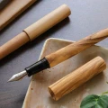 Pióro Wieczne Wancher Sekai World Olive Wood 2.jpg