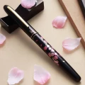 Pióro Wieczne Wancher Kuretake Kindai Maki-e Sakura Haru Kaze podstawka.jpg